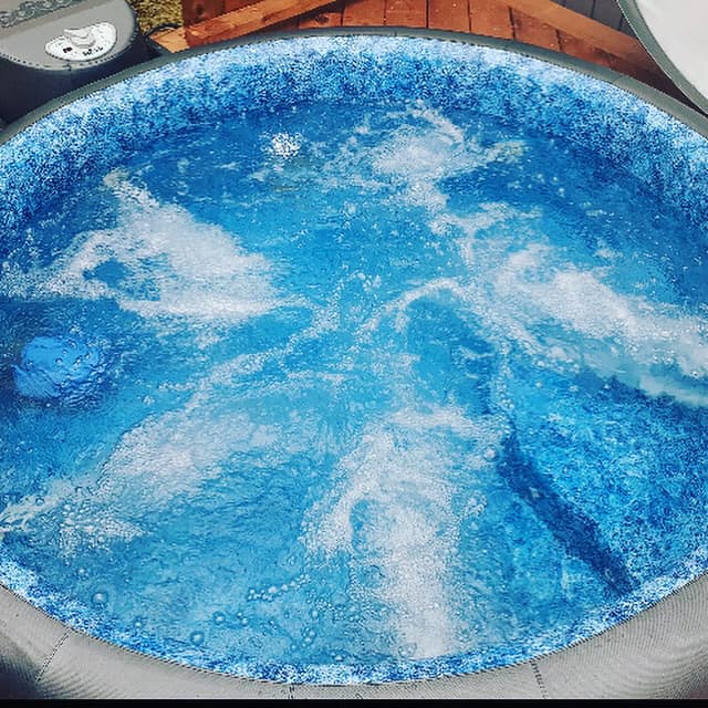 Softub® 220 Hot Tub