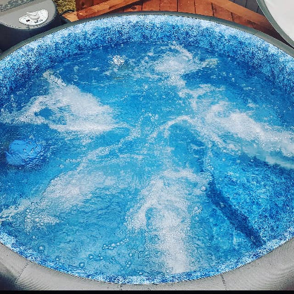 Softub 300 - 5-6 Person Hot Tub