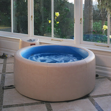 Softub® 140 Hot Tub