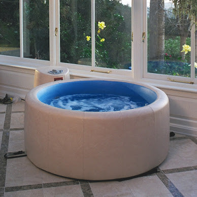 Softub 140 - 1-2 Person Hot Tub