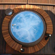 Softub 300 - 5-6 Person Hot Tub