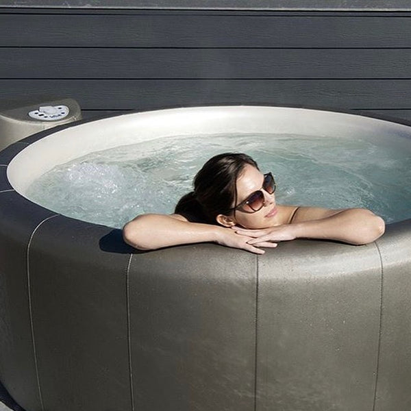Softub 220 - 3-4 Person Hot Tub